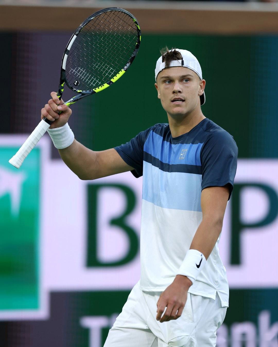 ATP总决赛力克拉沃尔杯，西西帕斯统治全场