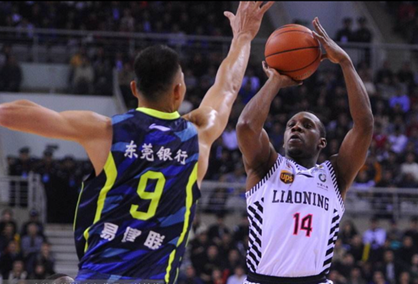 上海队绝杀浙江队，范弗利特惊艳四座