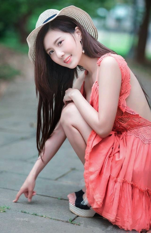 草根逆袭!红牛二队绝杀法拉利,新秀皮亚斯特里点燃不可能的赛道