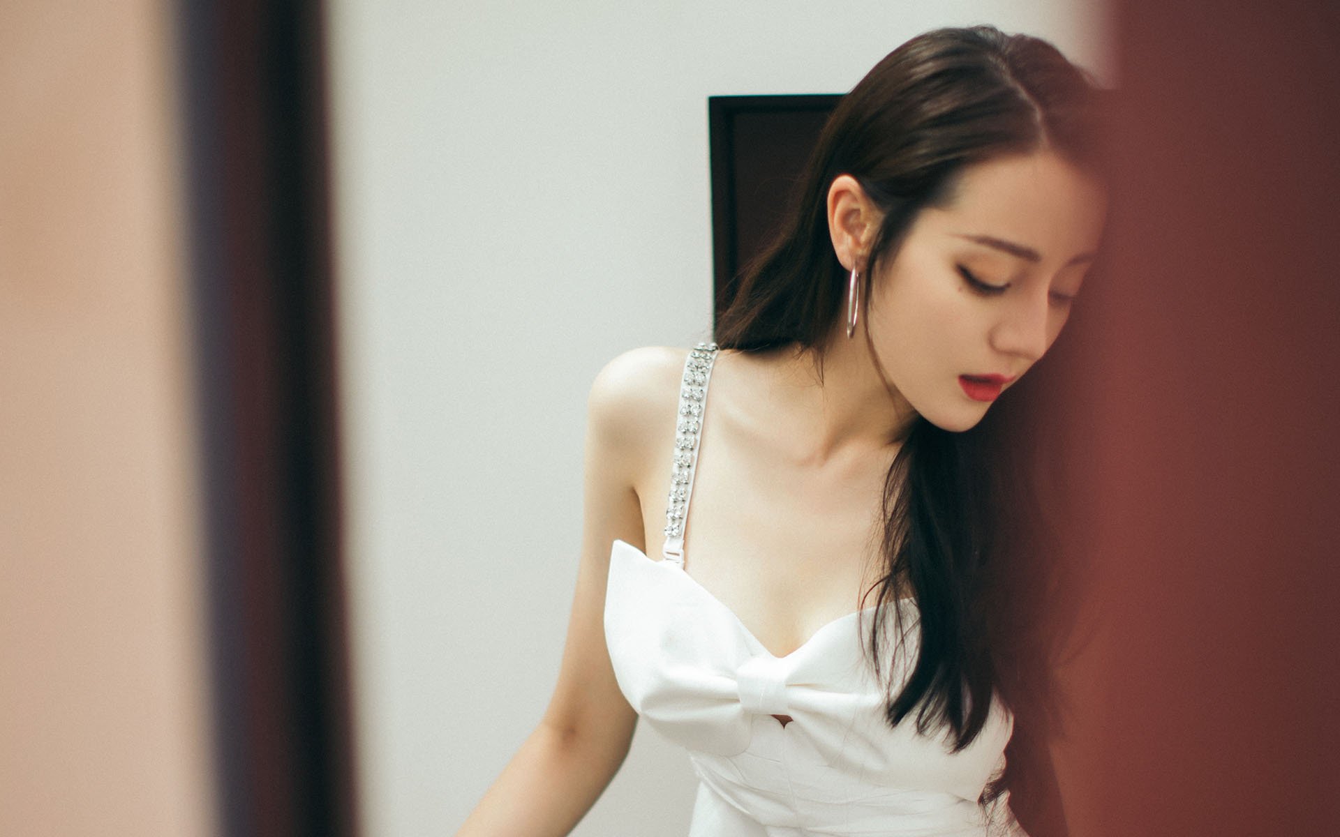 顶级赛场，英格兰鏖战日本，樊振东点燃乒乓激情