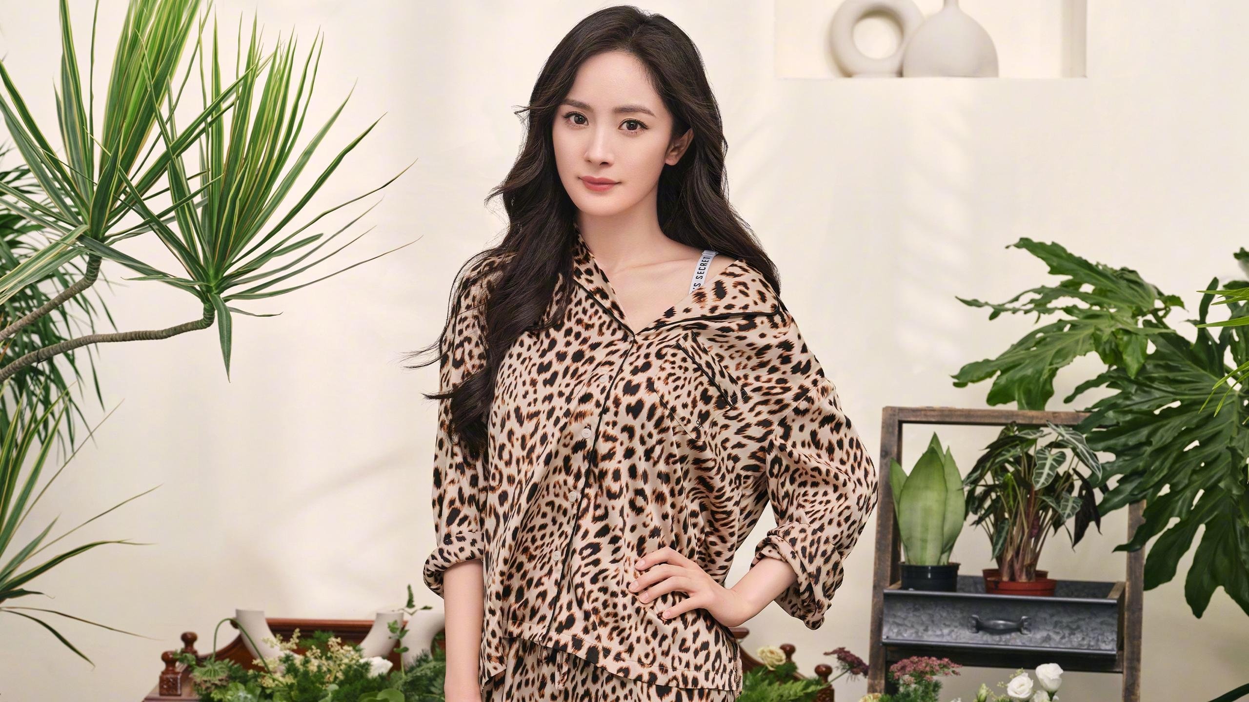 东方利刃刺破蓝黑铁幕，日耳曼飞翼点燃绿茵—论团队协作与个体爆发的现代足球双重奏