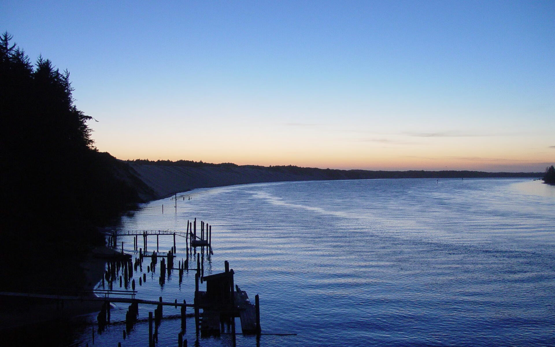 德里赫特关键节点连续得分,玻利维亚客场带走安哥拉,足球世界的双重震撼